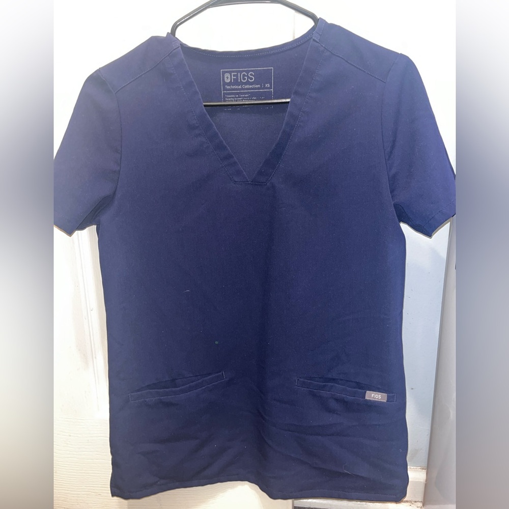 Figs navy top.